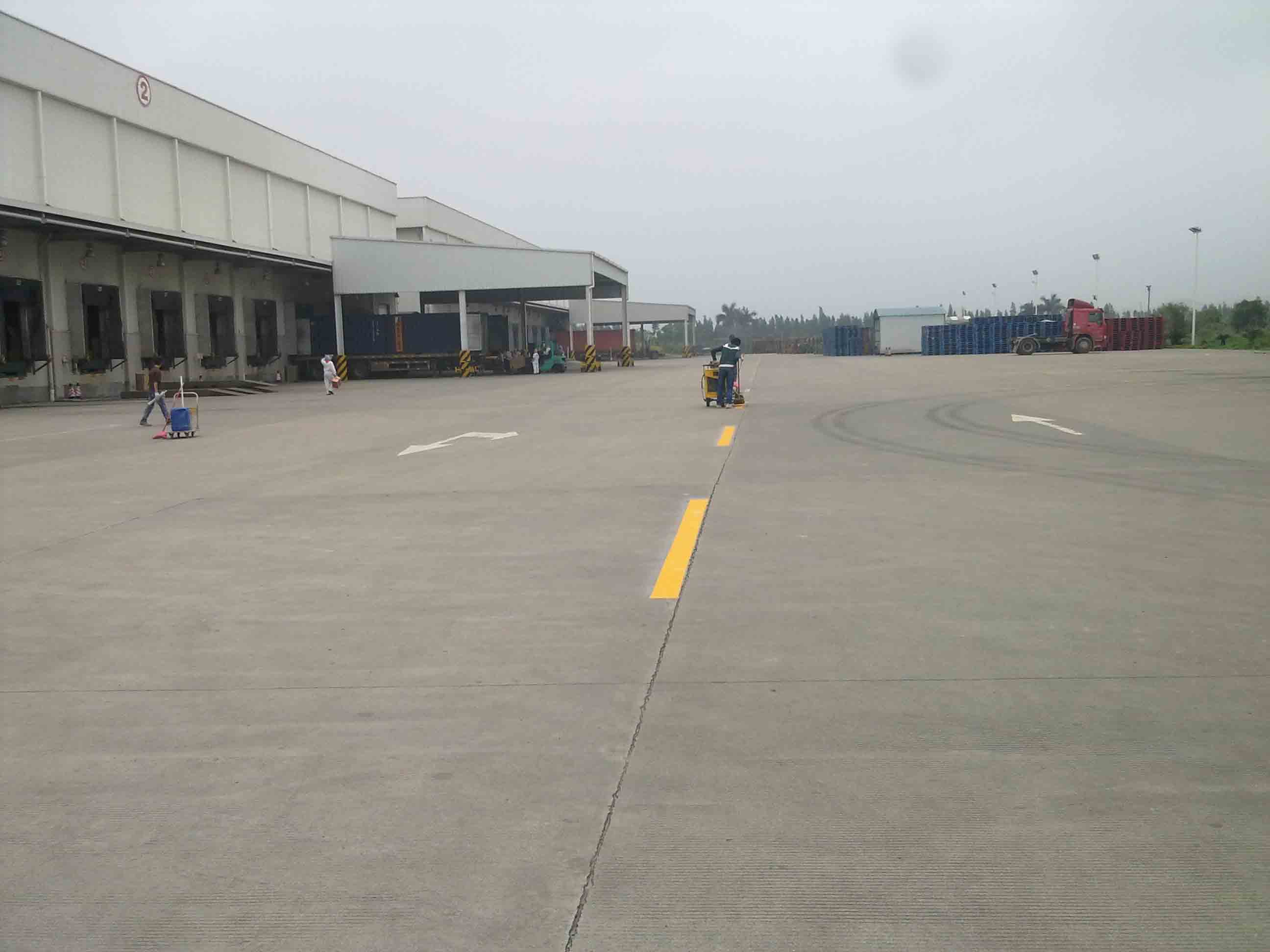 工廠交通安全設(shè)施工程 道路劃線、標(biāo)牌安裝與施工案例解析